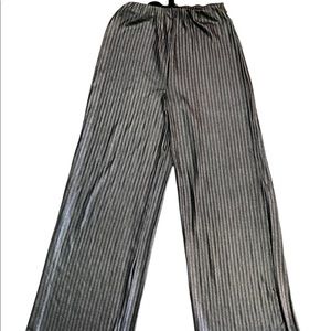 NWT Forever 21 women’s small metallic party pants